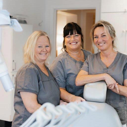 Gruppbild av medarbetare på Vaxholms tandklinik